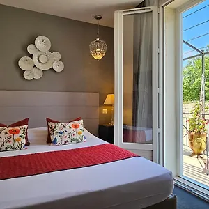 Brit Acacias 3*, Arles France